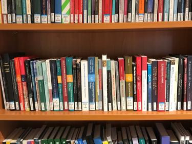 Bücherregal aus dem HCCH
